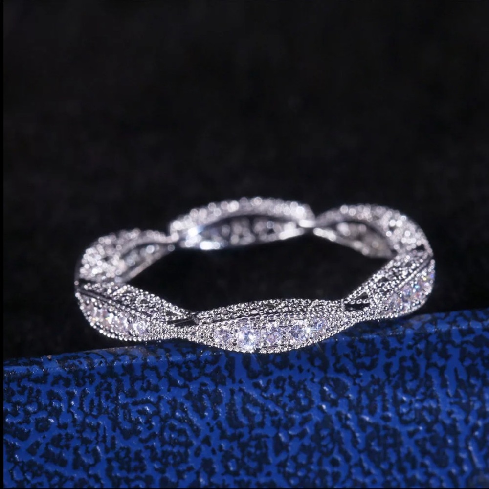 New Women’s 925 Silver Wedding Band Ring - Picture 2 of 6